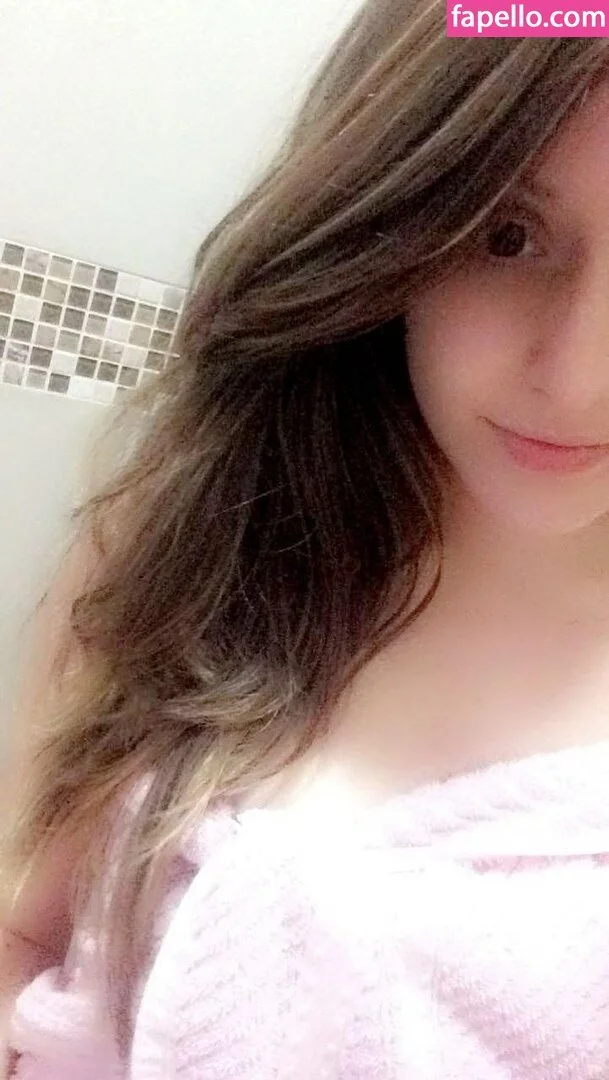 A streamer loira aquela. Existem fotos sim image 6