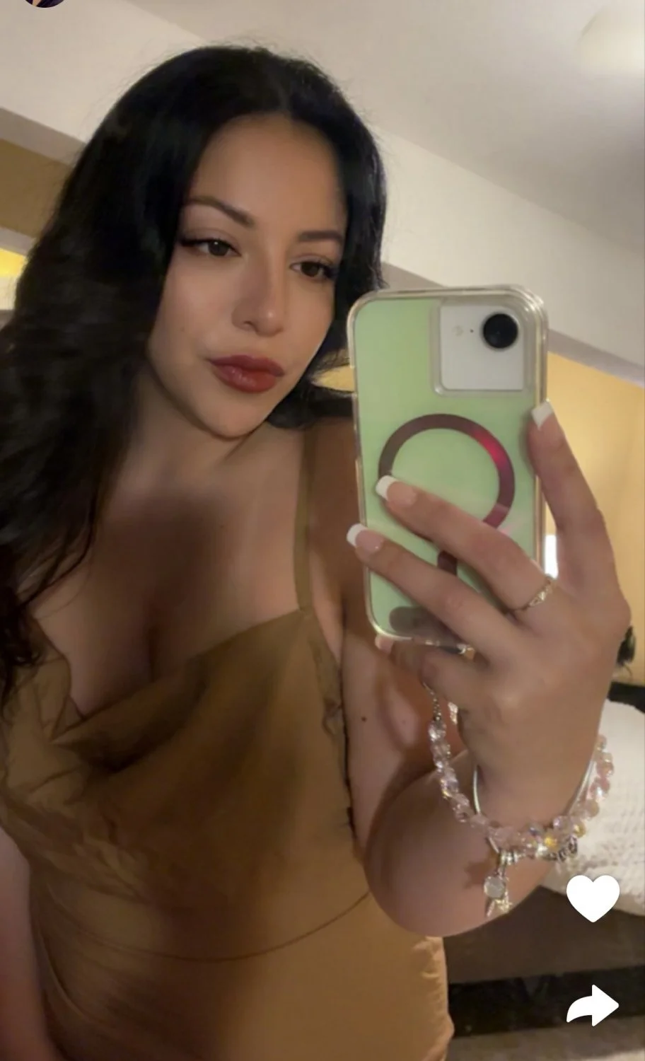 Latina MILF image 4