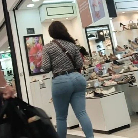 Voyeur del bueno image 37