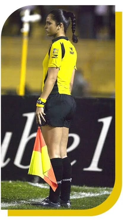Ana Paula de Oliveira, hot as hell and former Brazilian soccer lineswoman image 2