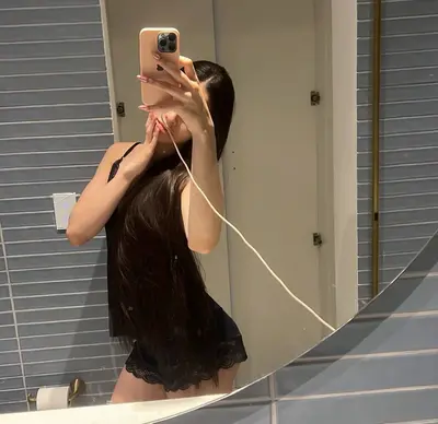 NOVINHA REBELDE FICOU COM 2 NA FESTINHA cover image