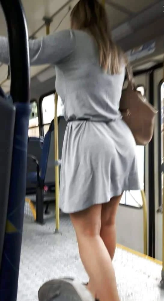 Nalgona voyeur en público 🤤 main image