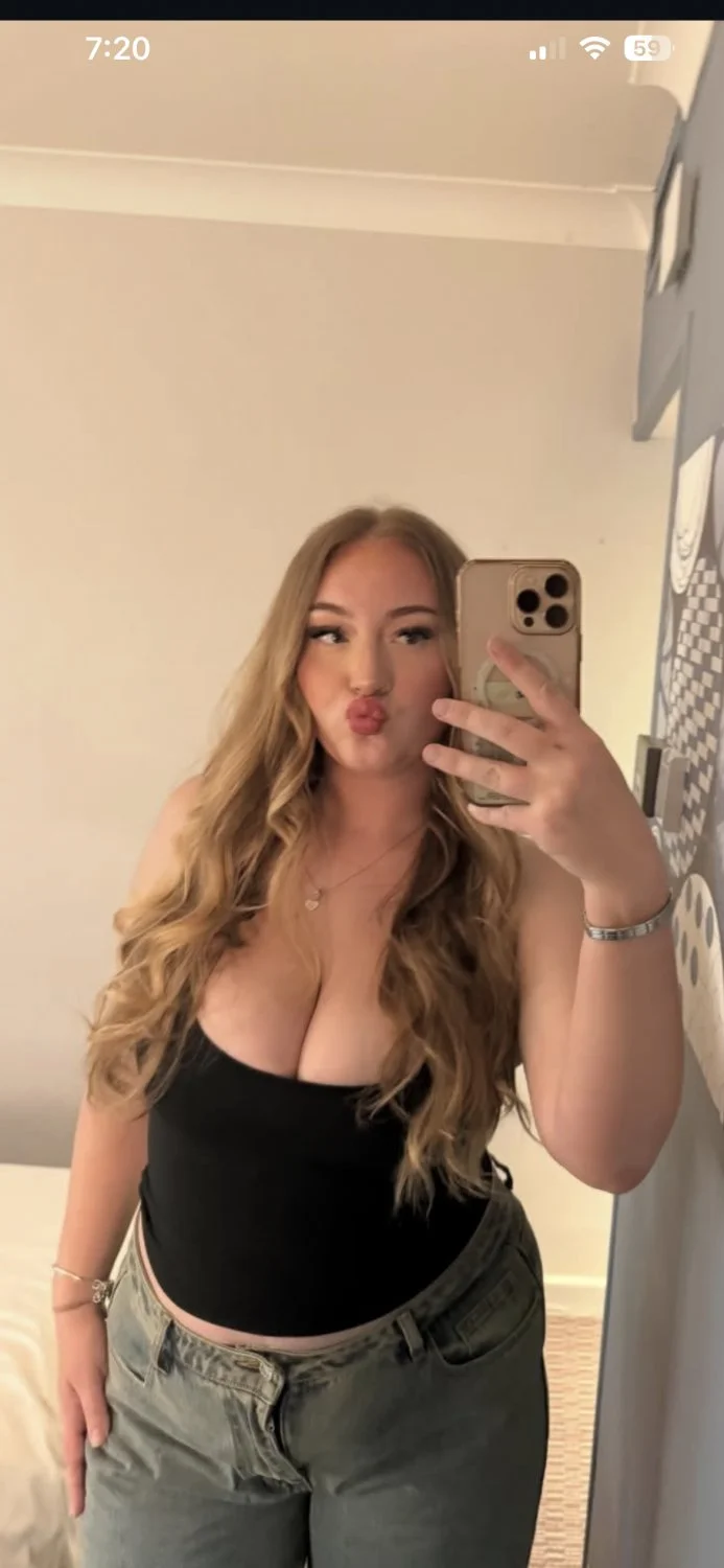pawg uk mom lia image 22