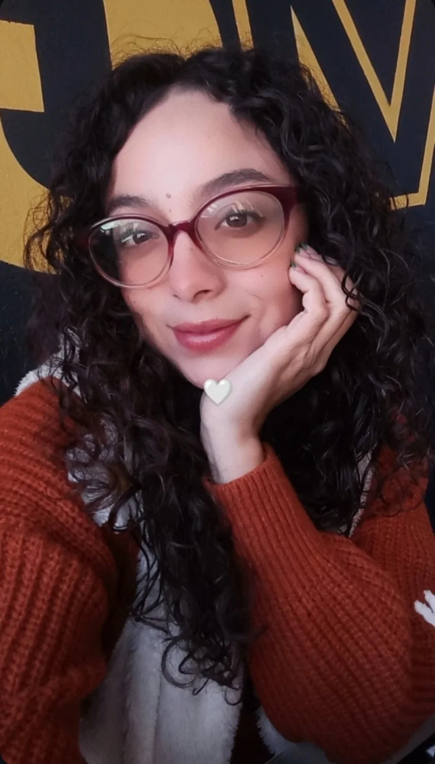 Putita de lentes image 4