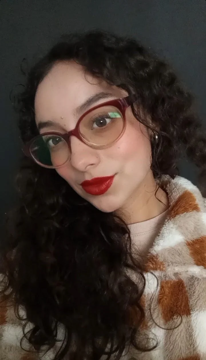 Putita de lentes image 5