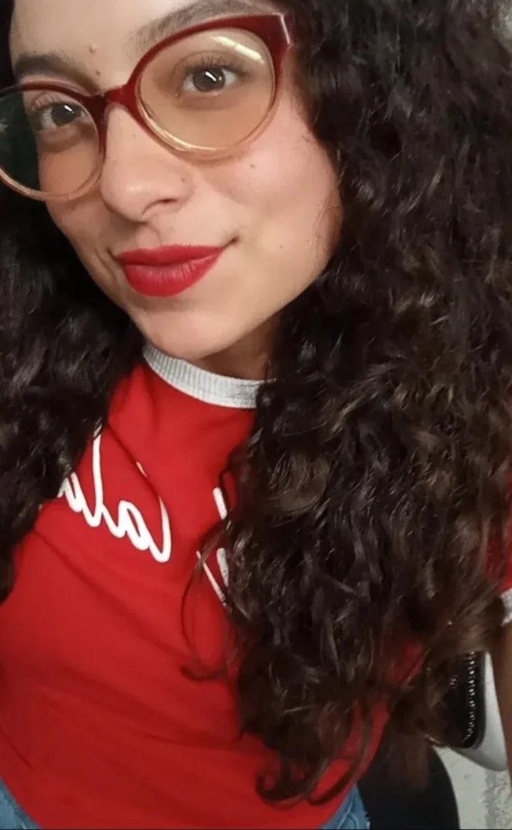 Putita de lentes image 6