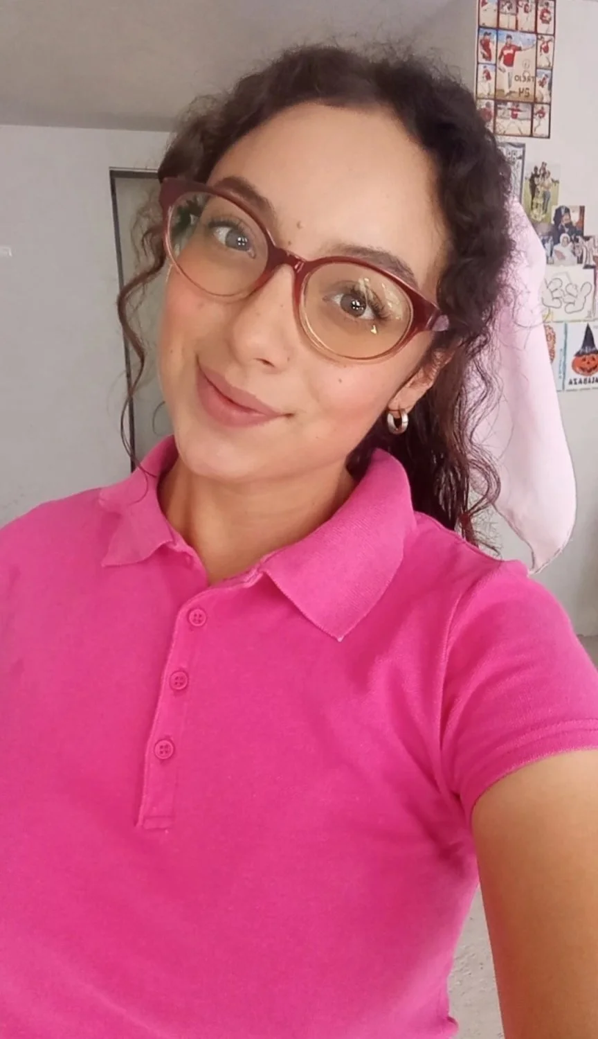Putita de lentes image 8