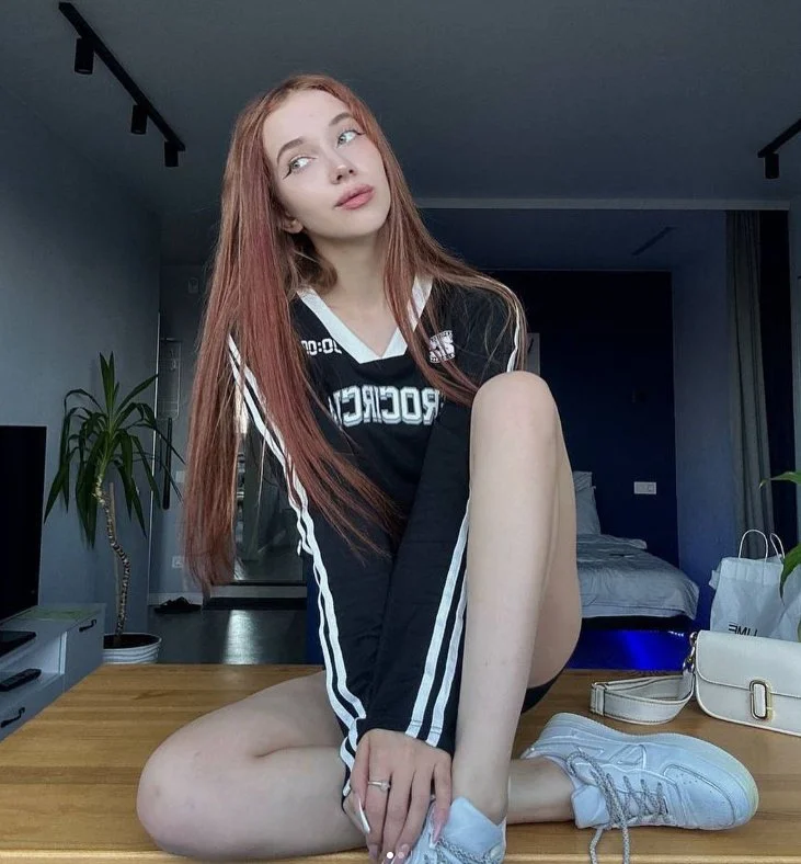 Cutie to jerk on image 3