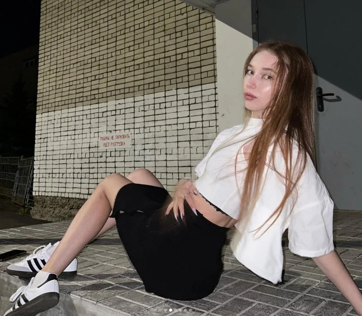 Cutie to jerk on image 6