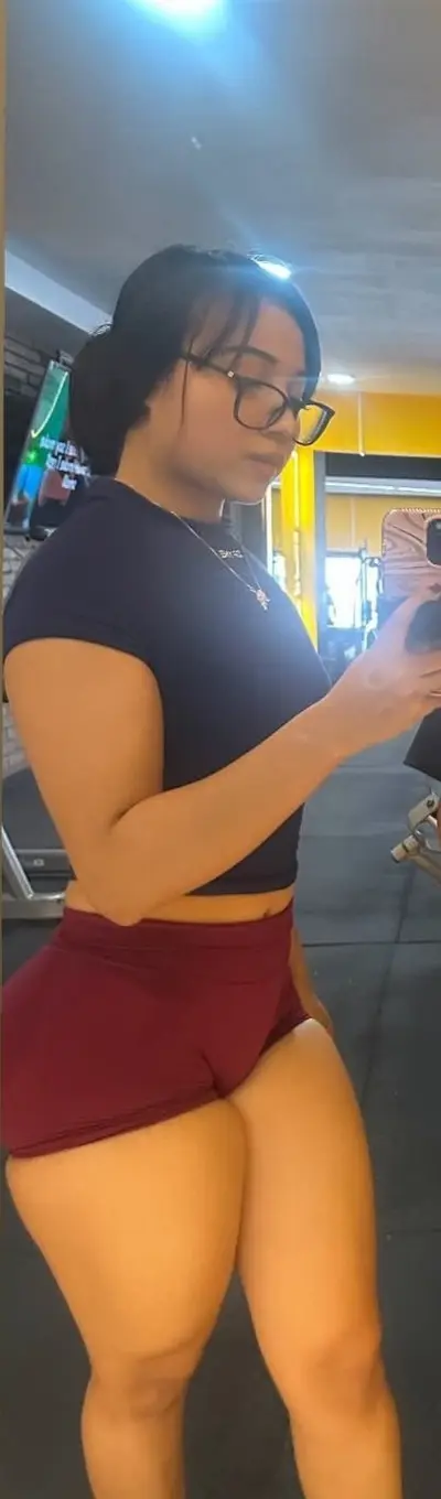 Rica Puta de gym y un culazo bien rico y redondo y piernas sexys cover image