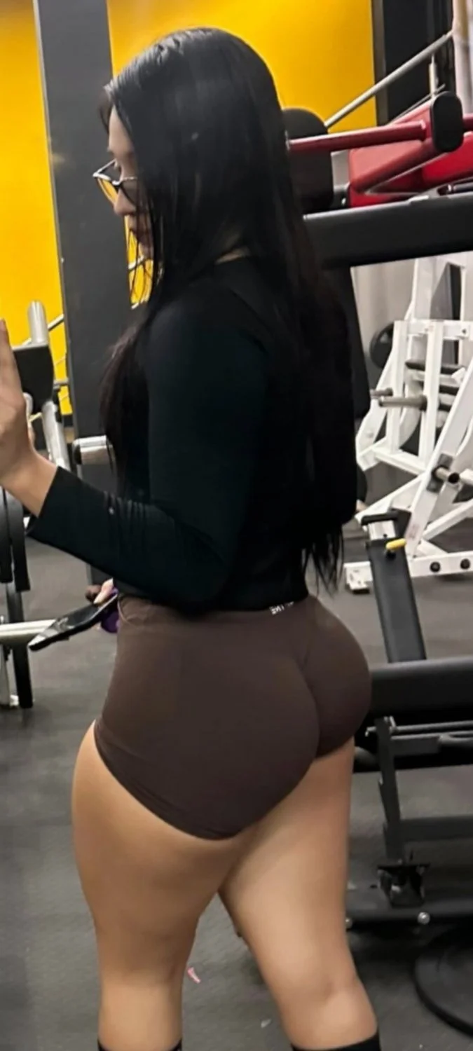 Rica Puta de gym y un culazo bien rico y redondo y piernas sexys image 10