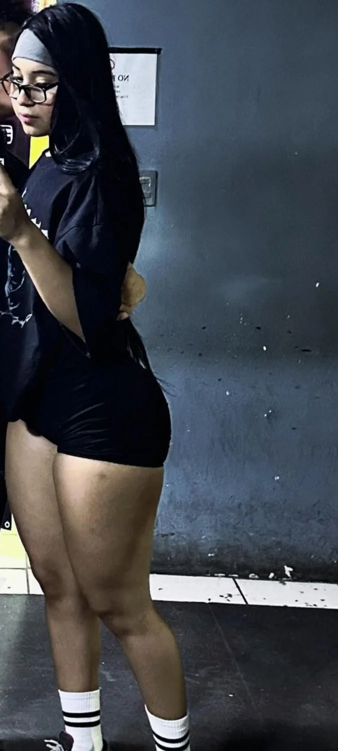 Rica Puta de gym y un culazo bien rico y redondo y piernas sexys image 22