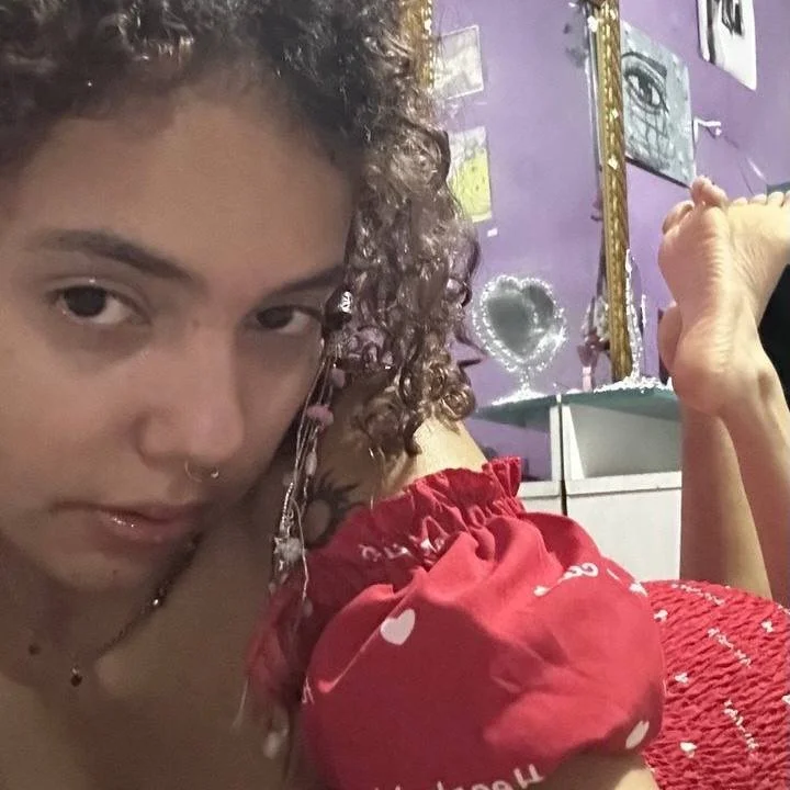 Novinha Peituda e magrinha vazou gravando videos amadores caseiro amador caiu net main image