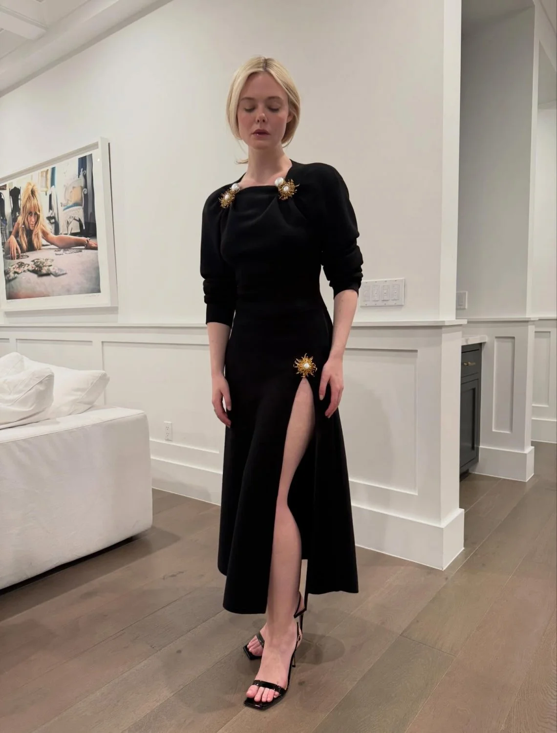 Elle-Fanning-Feet-9360976 image 2