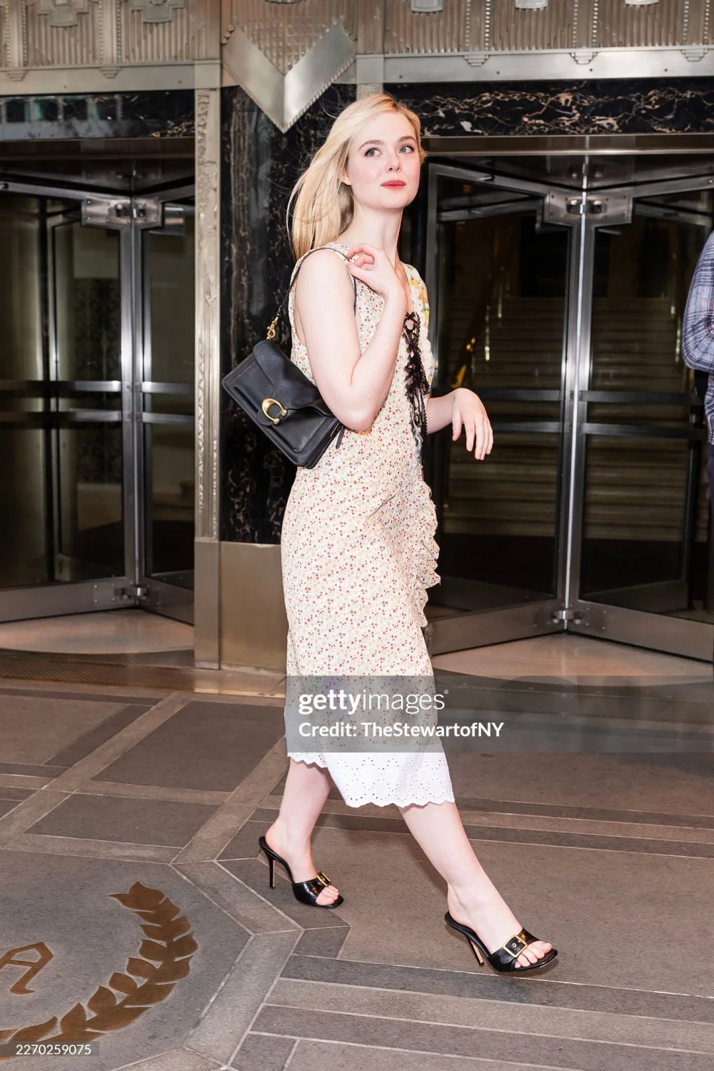 Elle-Fanning-Feet-9360976 image 4