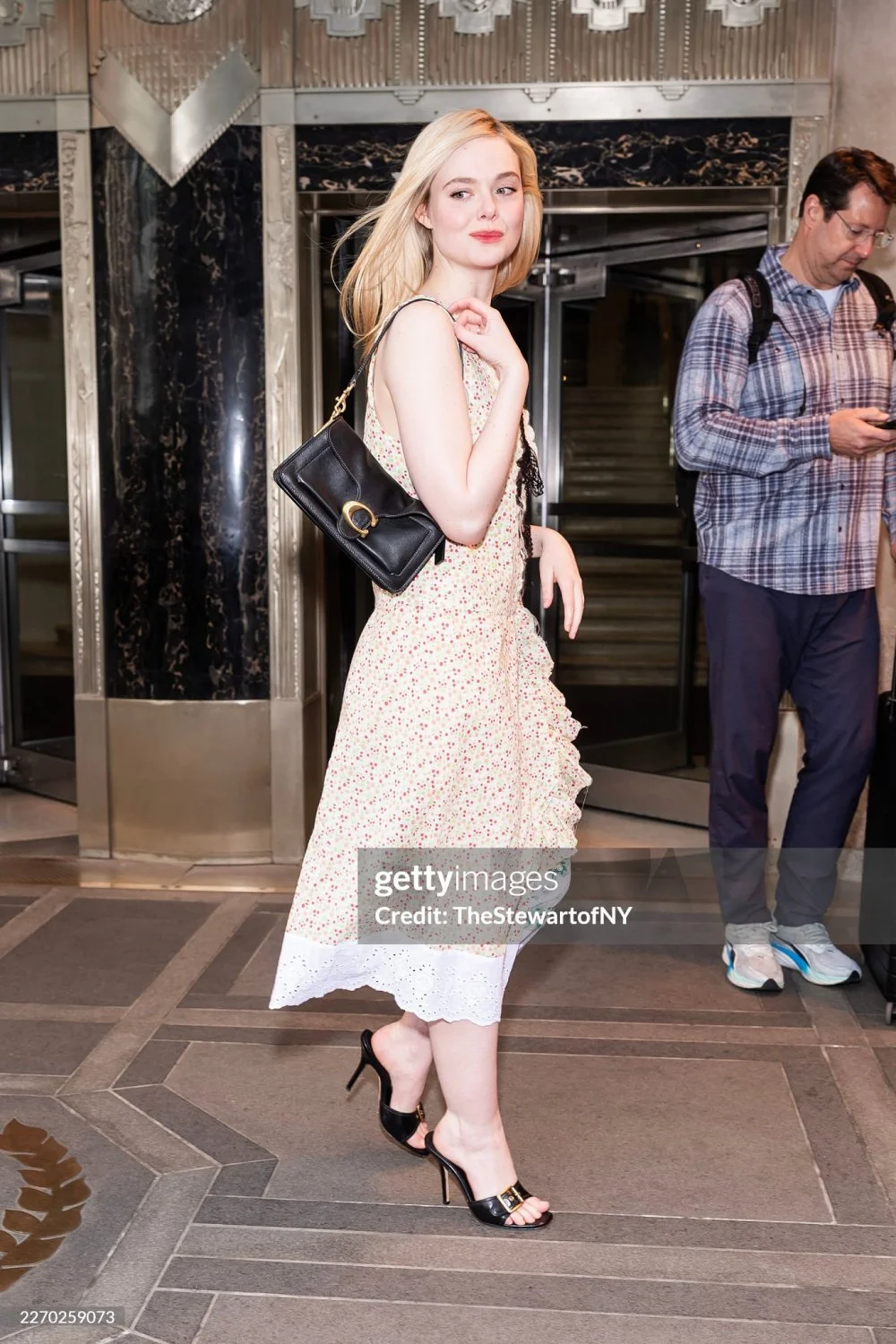 Elle-Fanning-Feet-9360976 image 6