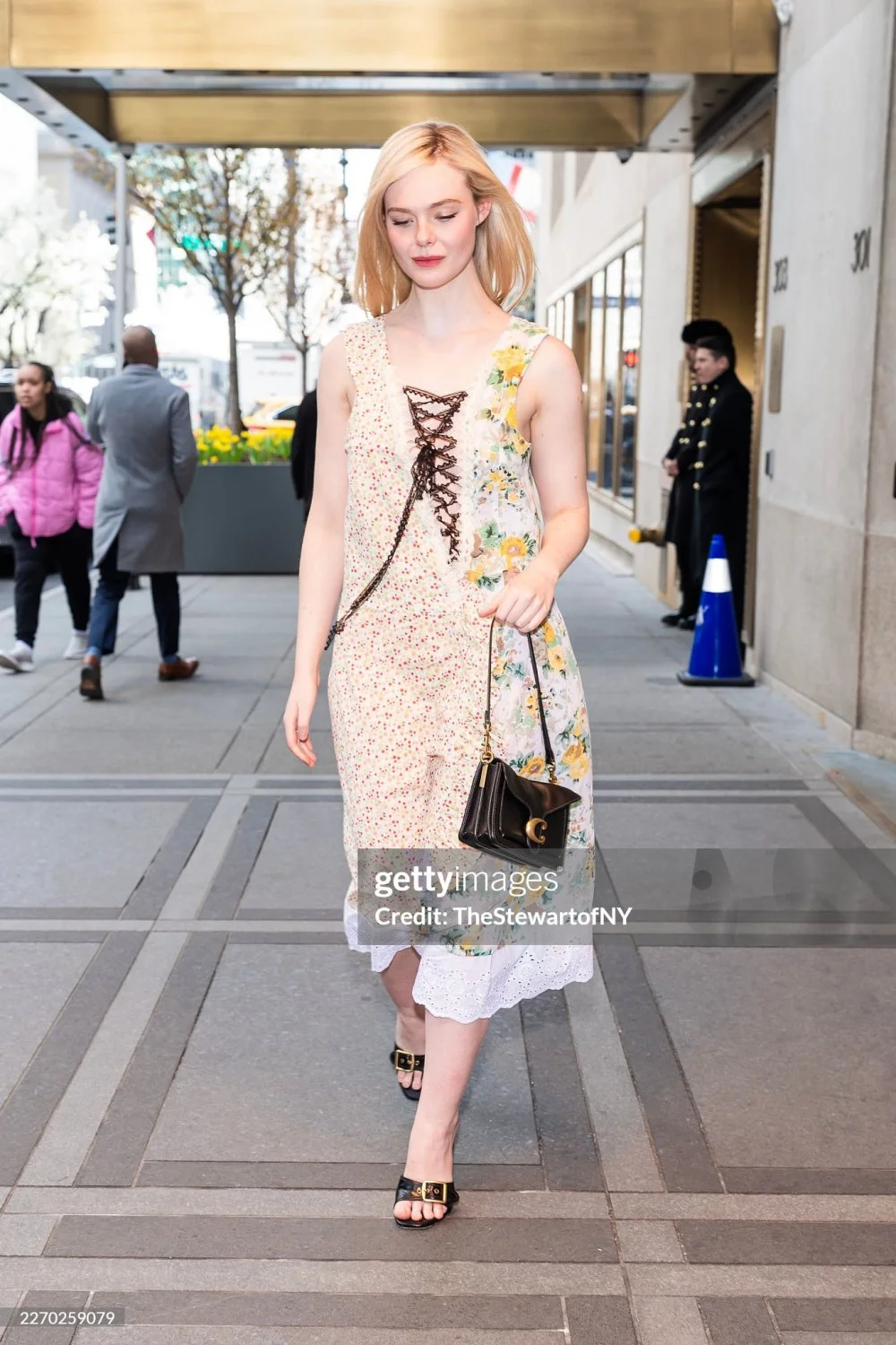 Elle-Fanning-Feet-9360976 image 7