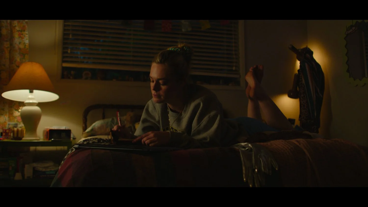 Elle-Fanning-Feet-9360976 image 9