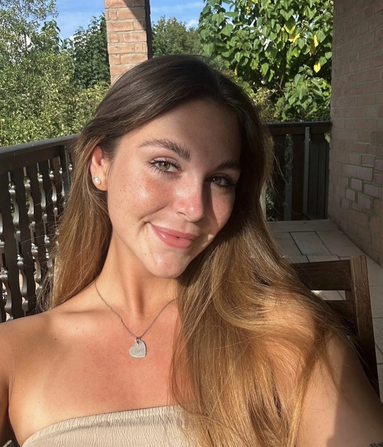 Thick and busty German slut Lena image 2