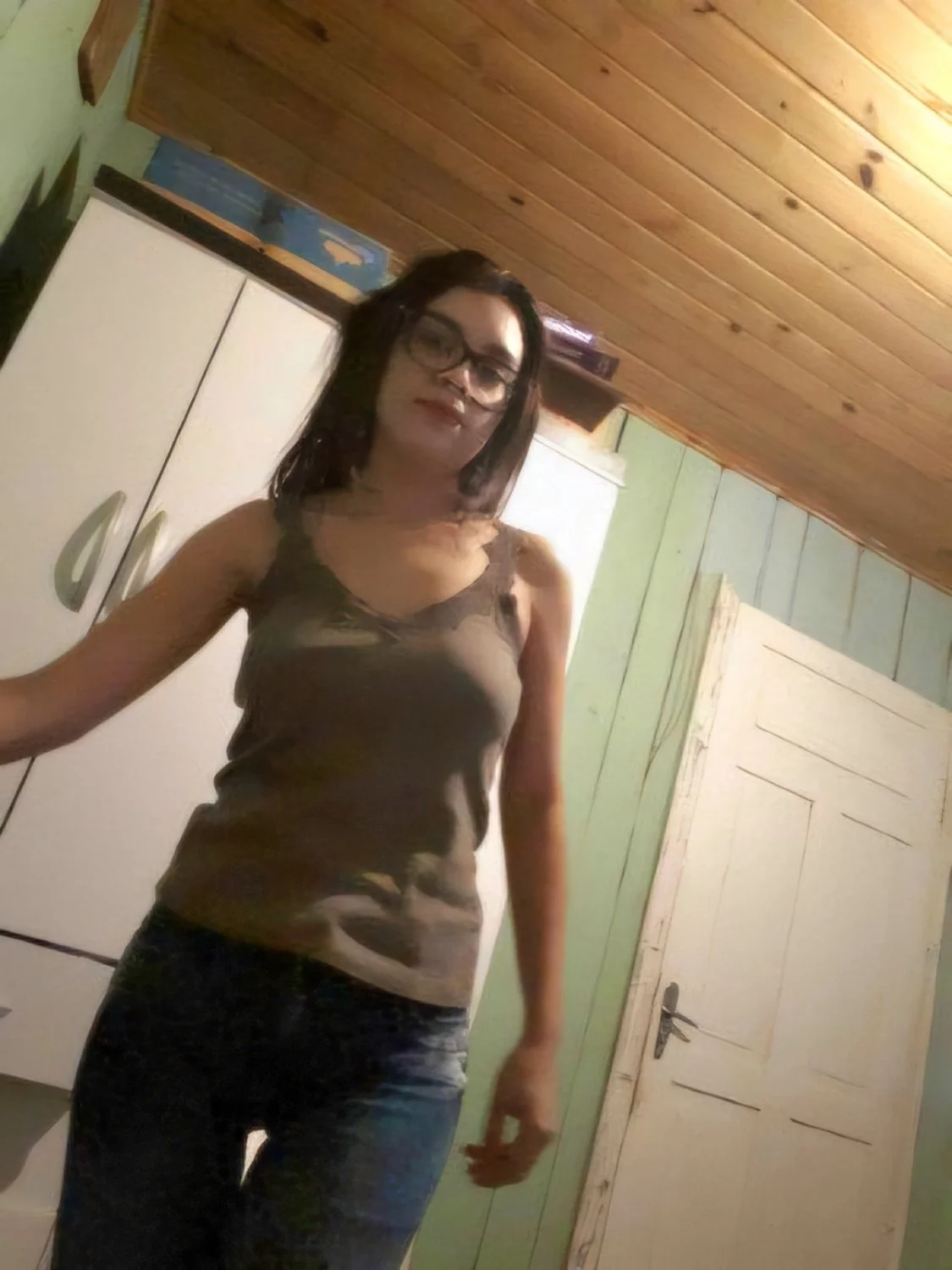 Exposing Webslut Bruna image 2
