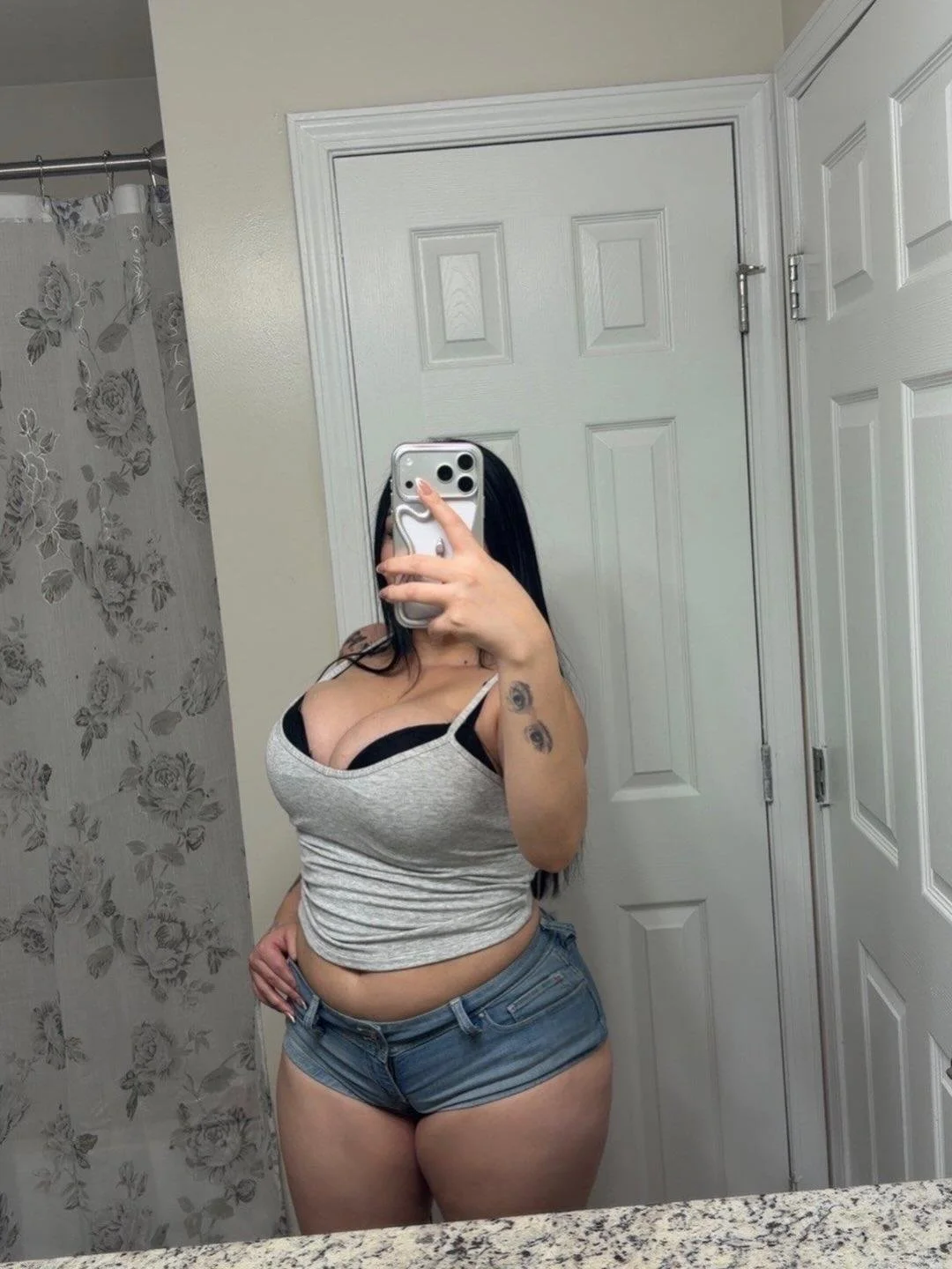 LEAKING MY GIRLFRIENDS NUDES WITHOUT HER KNOWING. image 7