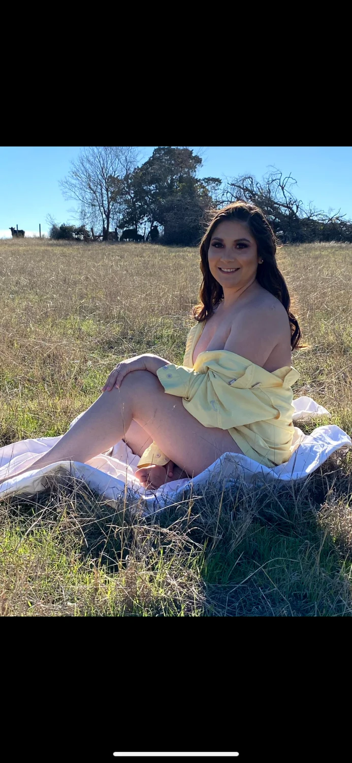 Mexican MILF image 10