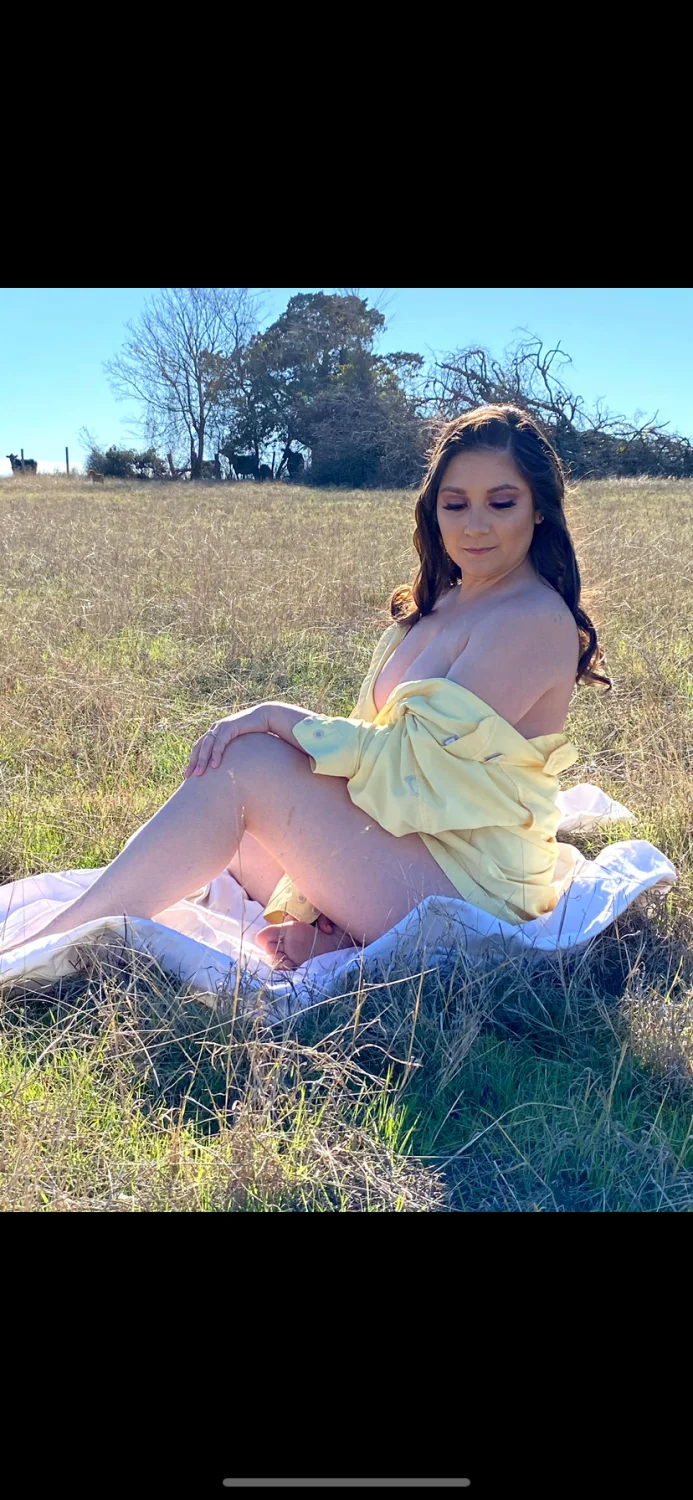 Mexican MILF image 12