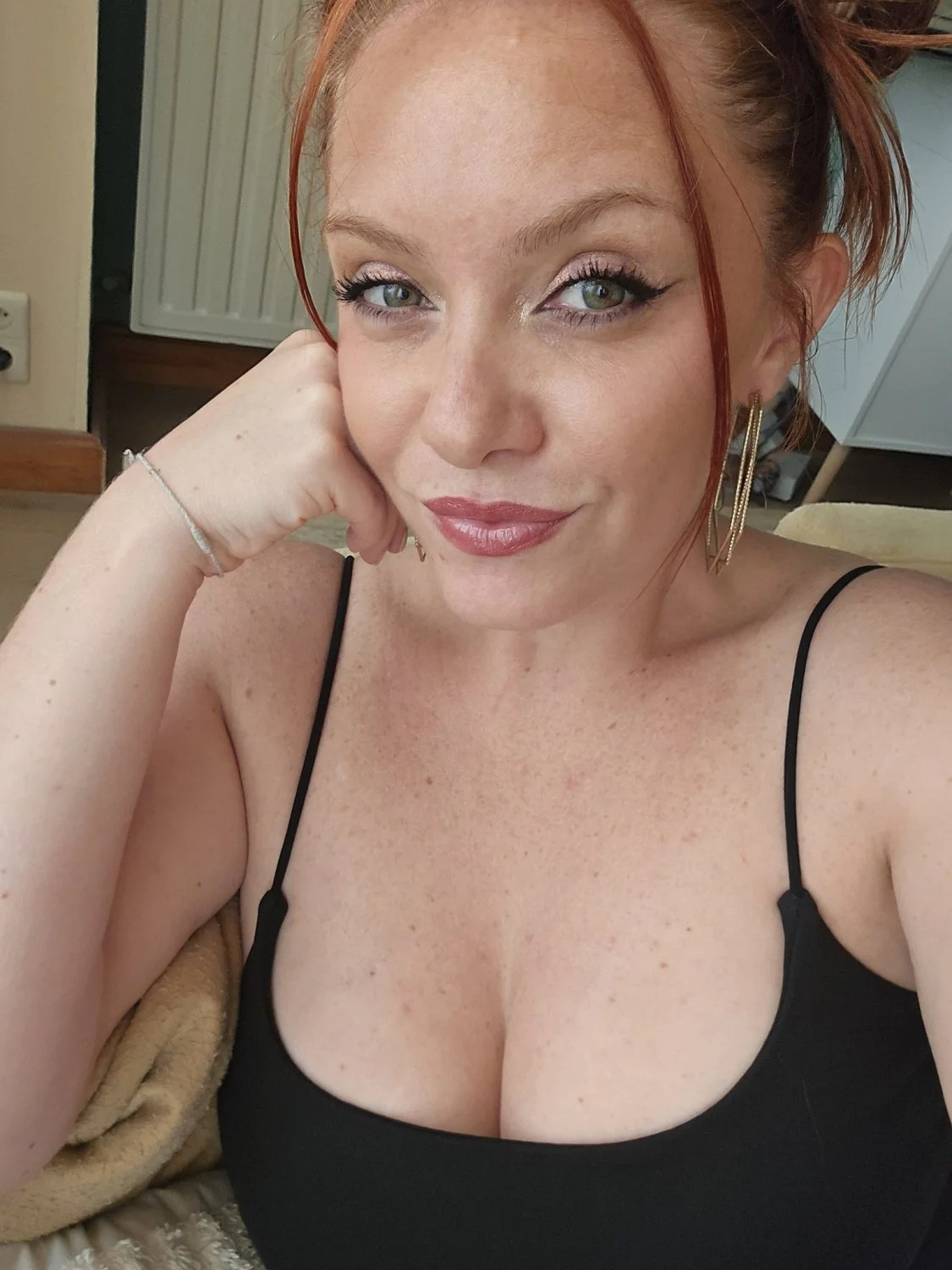 Milf Asian Teen Dirty Talking Femboy Blonde main image