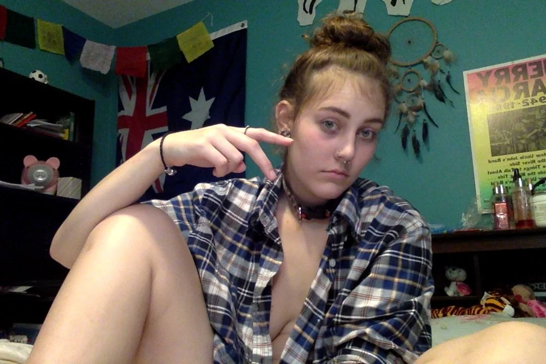 GF loves showing off image 15