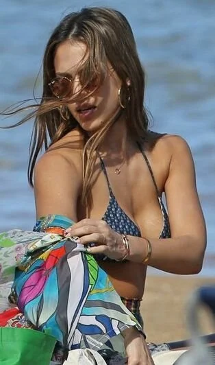 Jessica Alba Has Always Made Me Bust Big Loads For The Gorgeous Sexy Milf Goddess 🥵🤤 Part 1 image 14