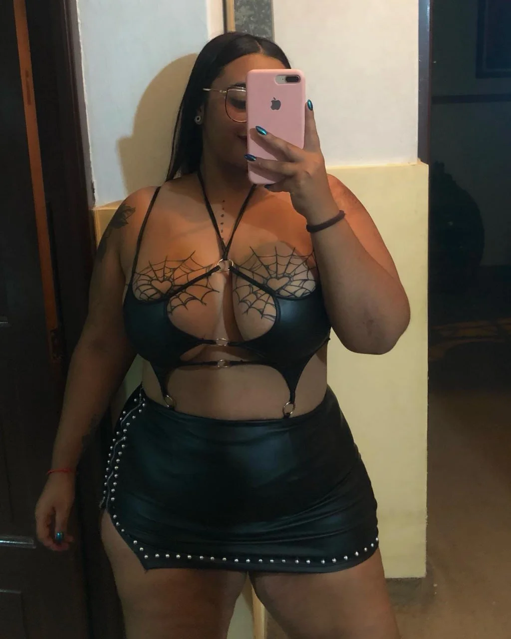 Argentina Antonella gordita morocha con enormes tetas deliciosa mamando verga image 4