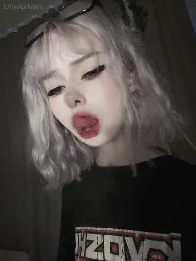 Emo Goth slut know´s how to suck and ride it leaked sextape cover image