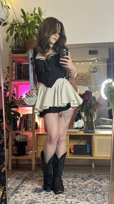 LANA THE BUG🪲💕 image 4