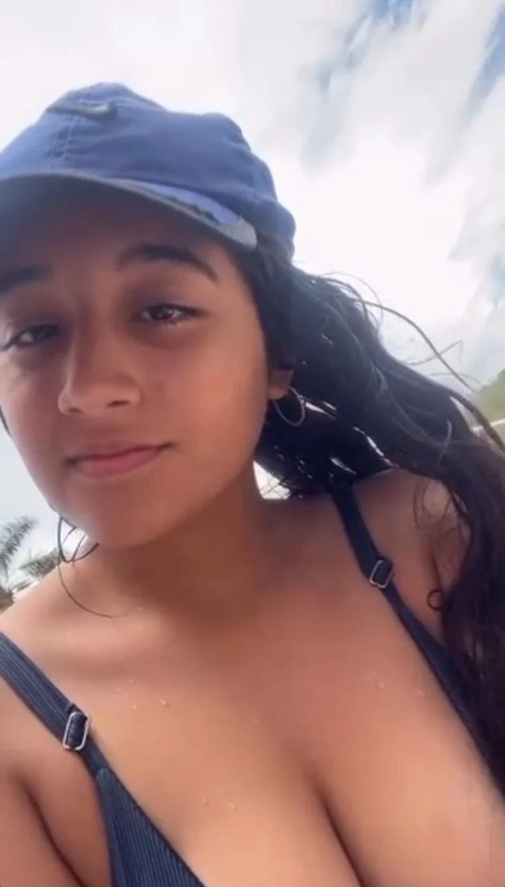Vazou fotos de novinha mostrando a bucetinha e o cuzinho main image