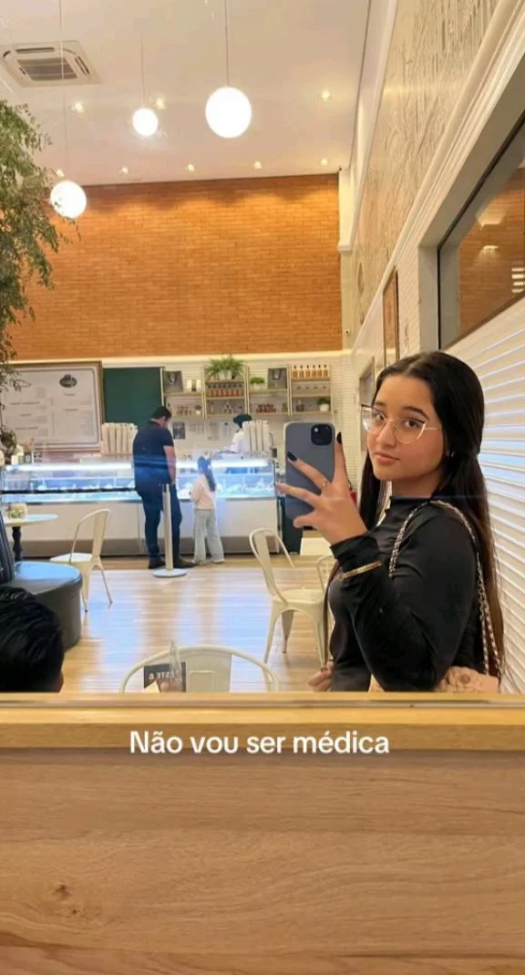 Vazou fotos de novinha mostrando a bucetinha e o cuzinho image 11