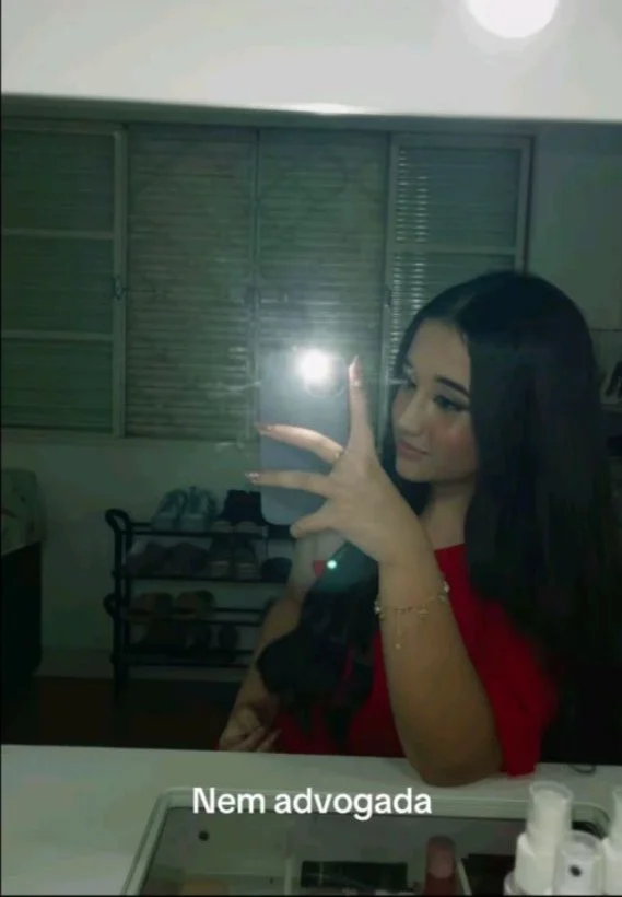 Vazou fotos de novinha mostrando a bucetinha e o cuzinho image 6