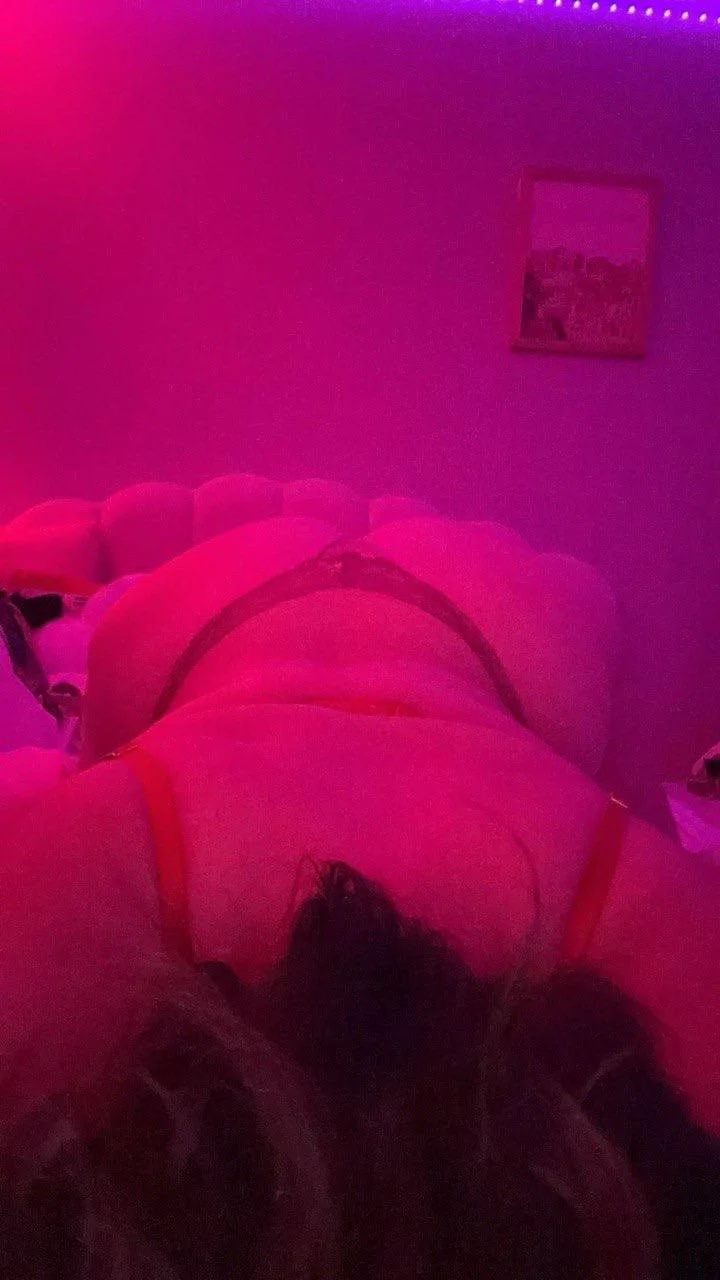 PAWG Wife Emily’s Big Fat Butt Exposed image 5