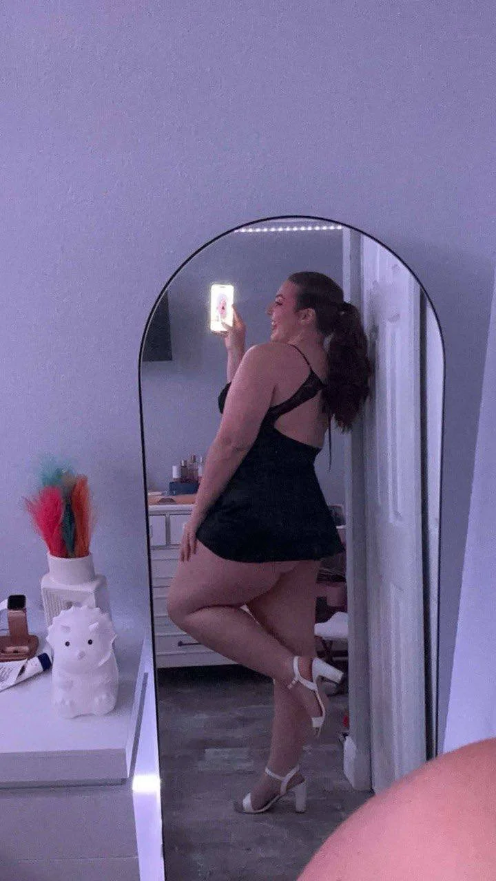PAWG Wife Emily’s Big Fat Butt Exposed image 8