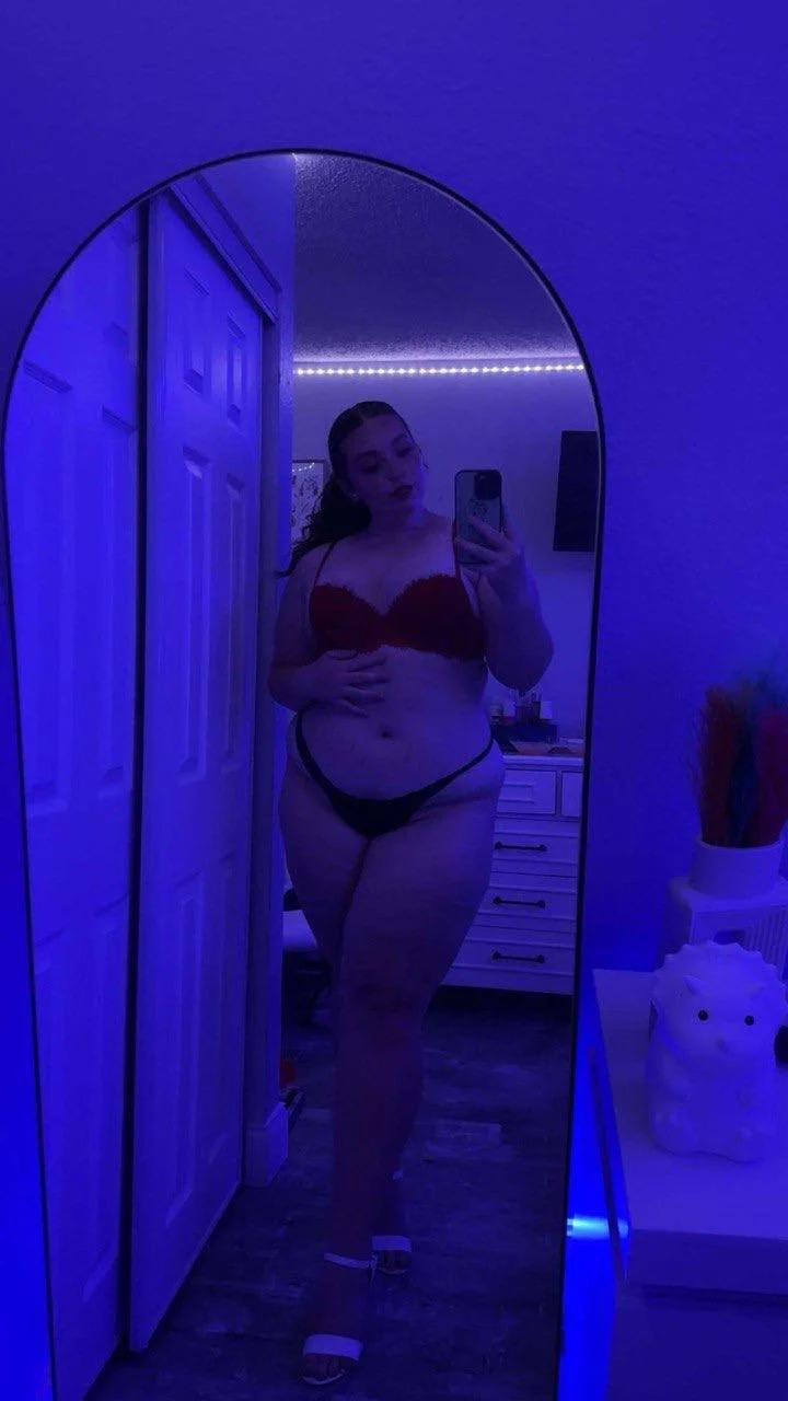 PAWG Wife Emily’s Big Fat Butt Exposed image 9