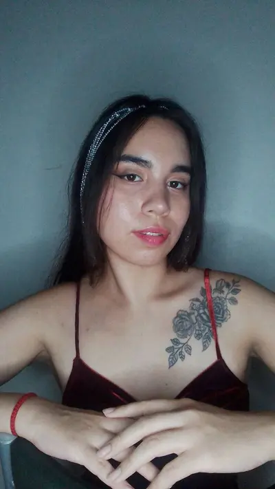 Me encanta chupar verga 🥵🥵🥵 cover image