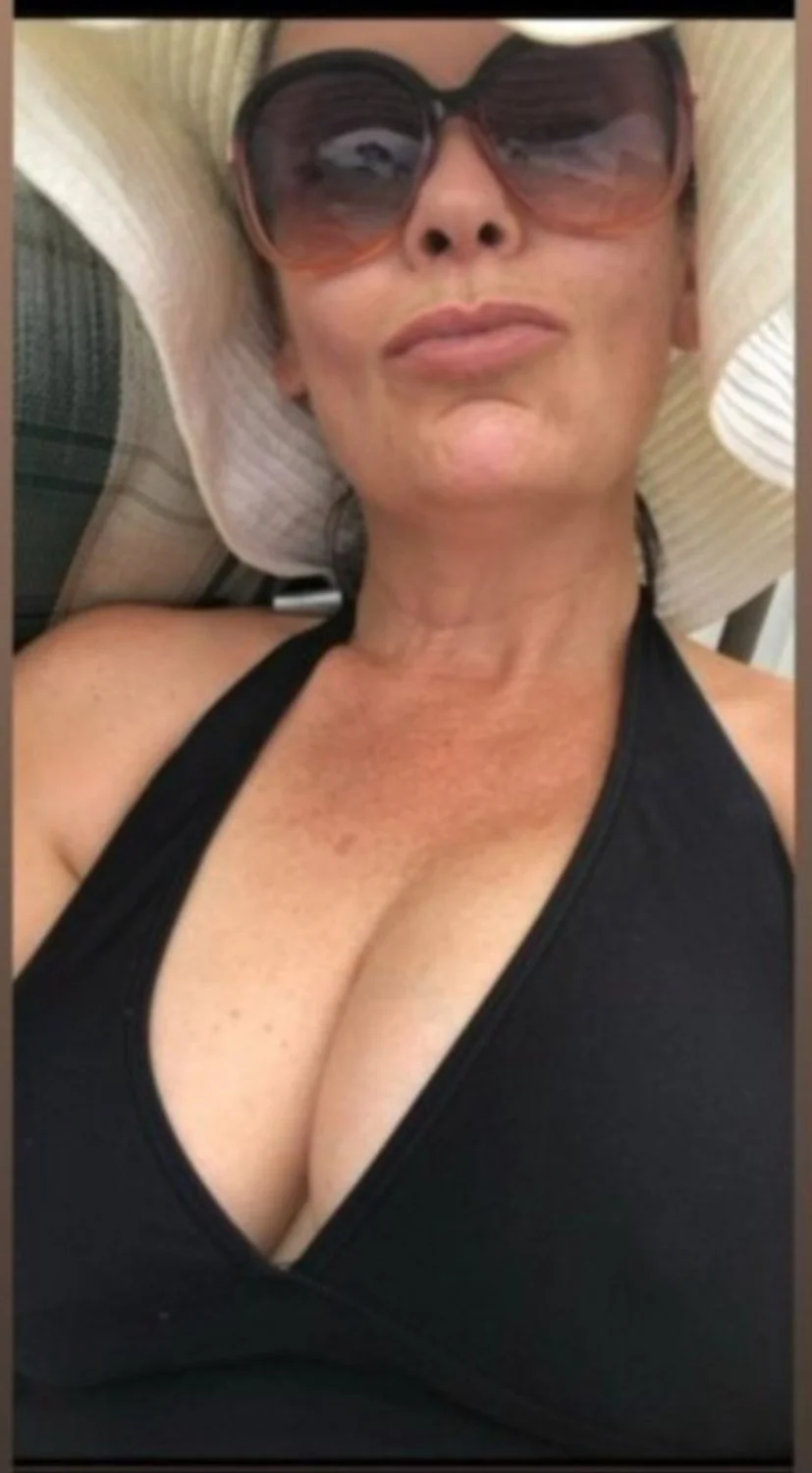 Busty MILF Angelique image 1