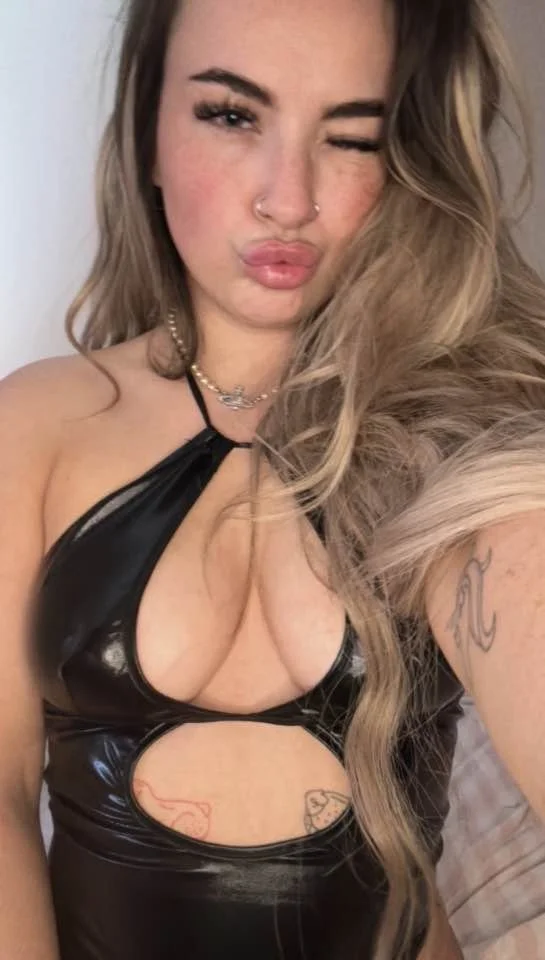 Uk Kik slut image 7