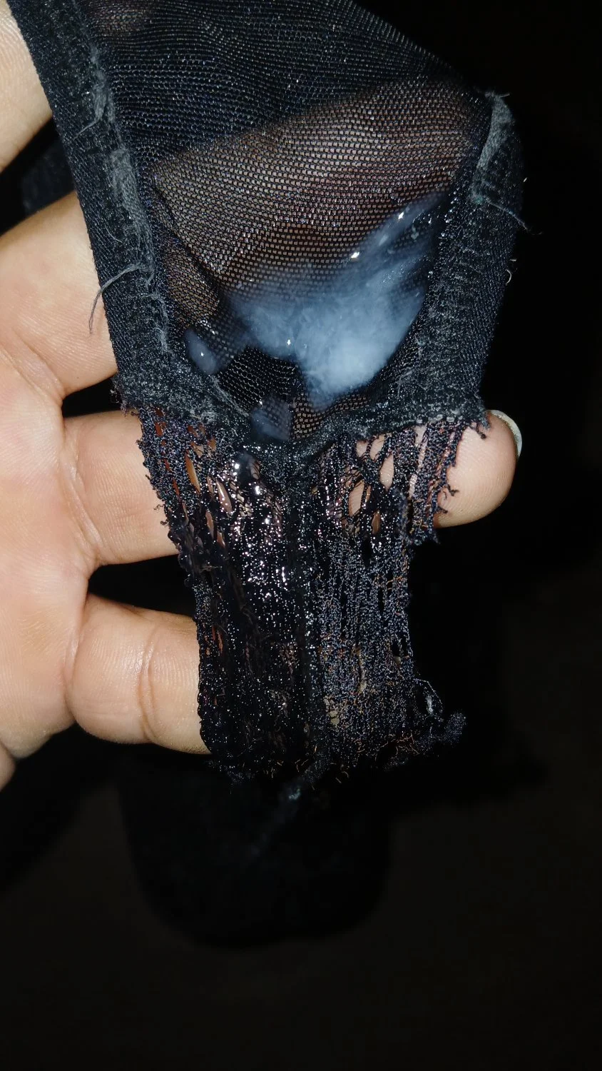Gozei na calcinha da vizinha e coloquei no mesmo lugar pra ela usar depois 😈 image 2