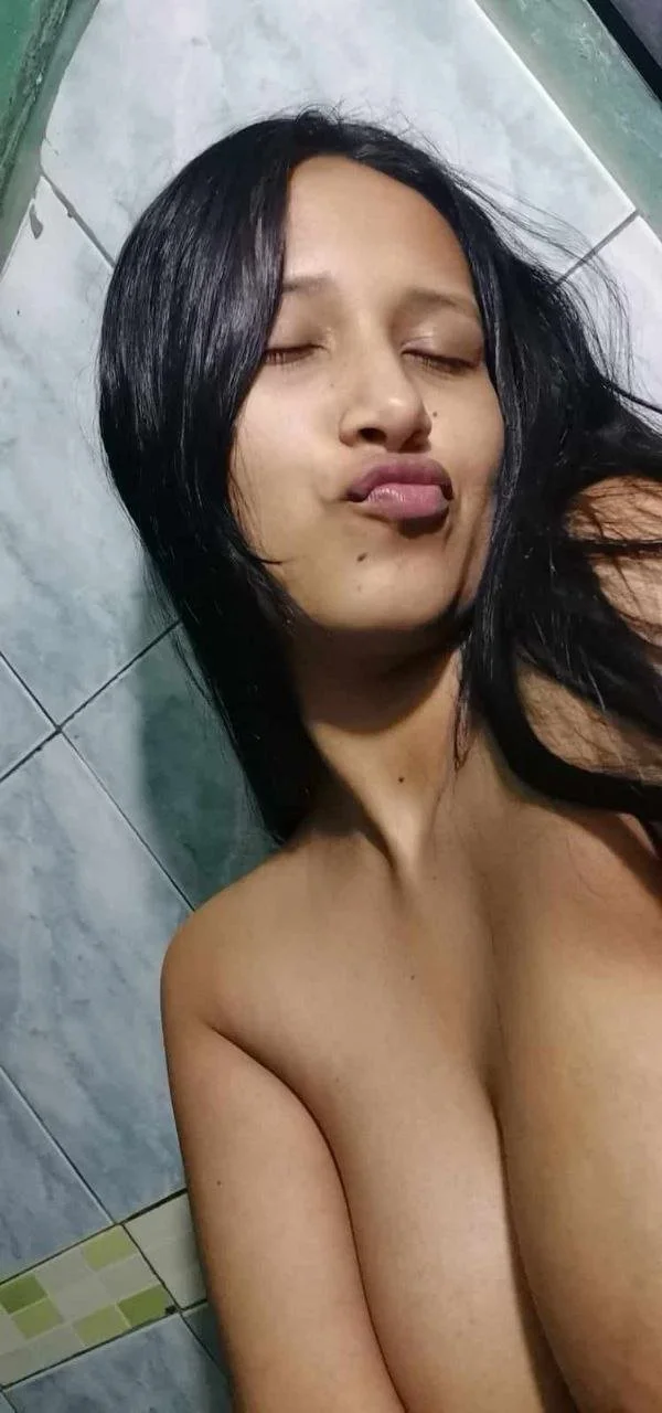 Deliciosa Jokasta Ecuatoriana mostrando las tetas expuesta por el cornudo image 17