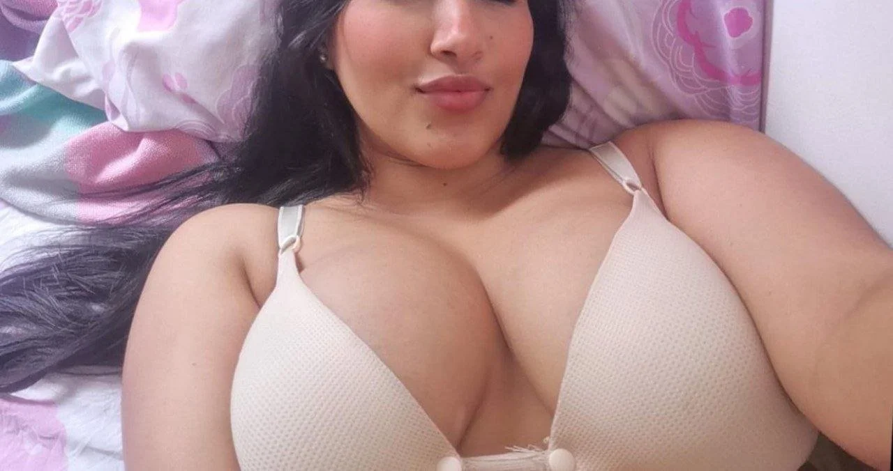 Deliciosa Jokasta Ecuatoriana mostrando las tetas expuesta por el cornudo image 4