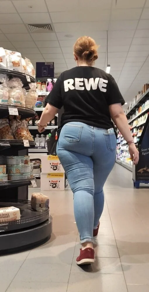 Bootyinjeans image 14