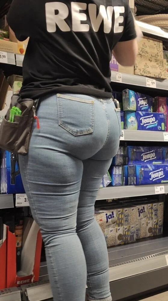 Bootyinjeans image 16