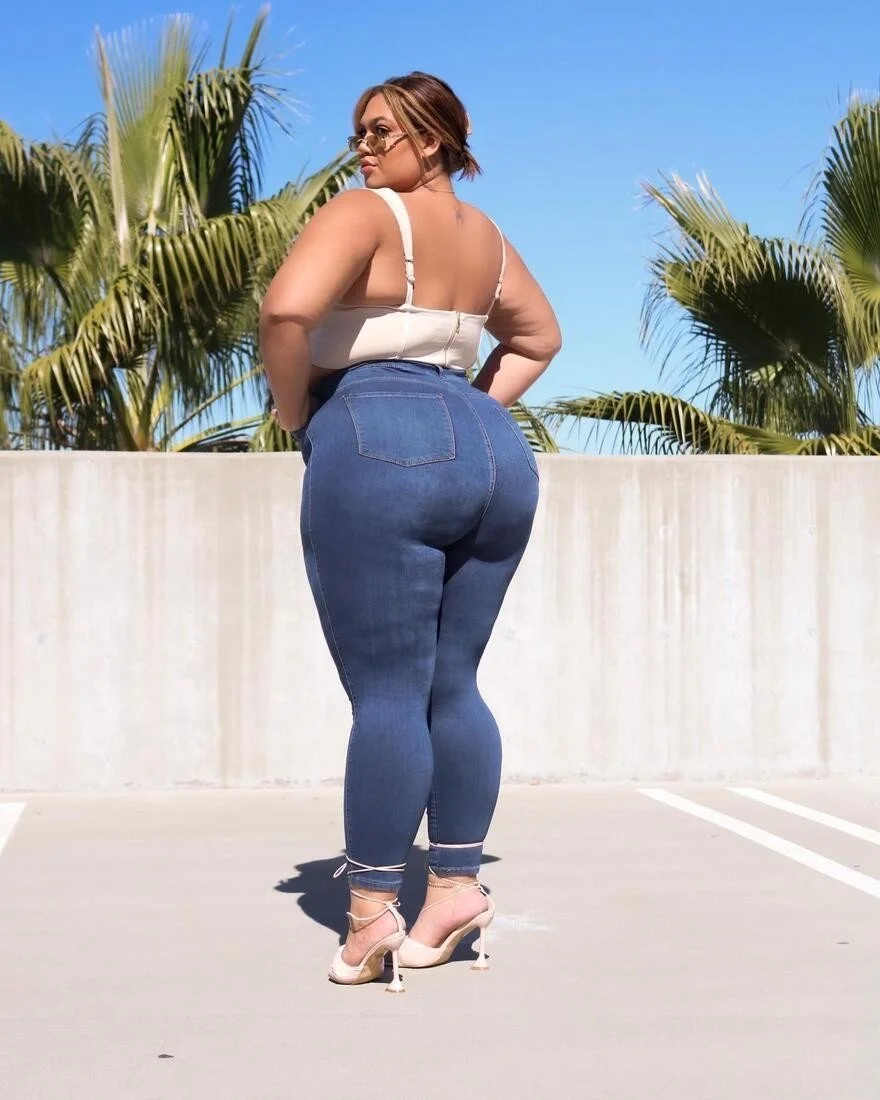Bootyinjeans image 18