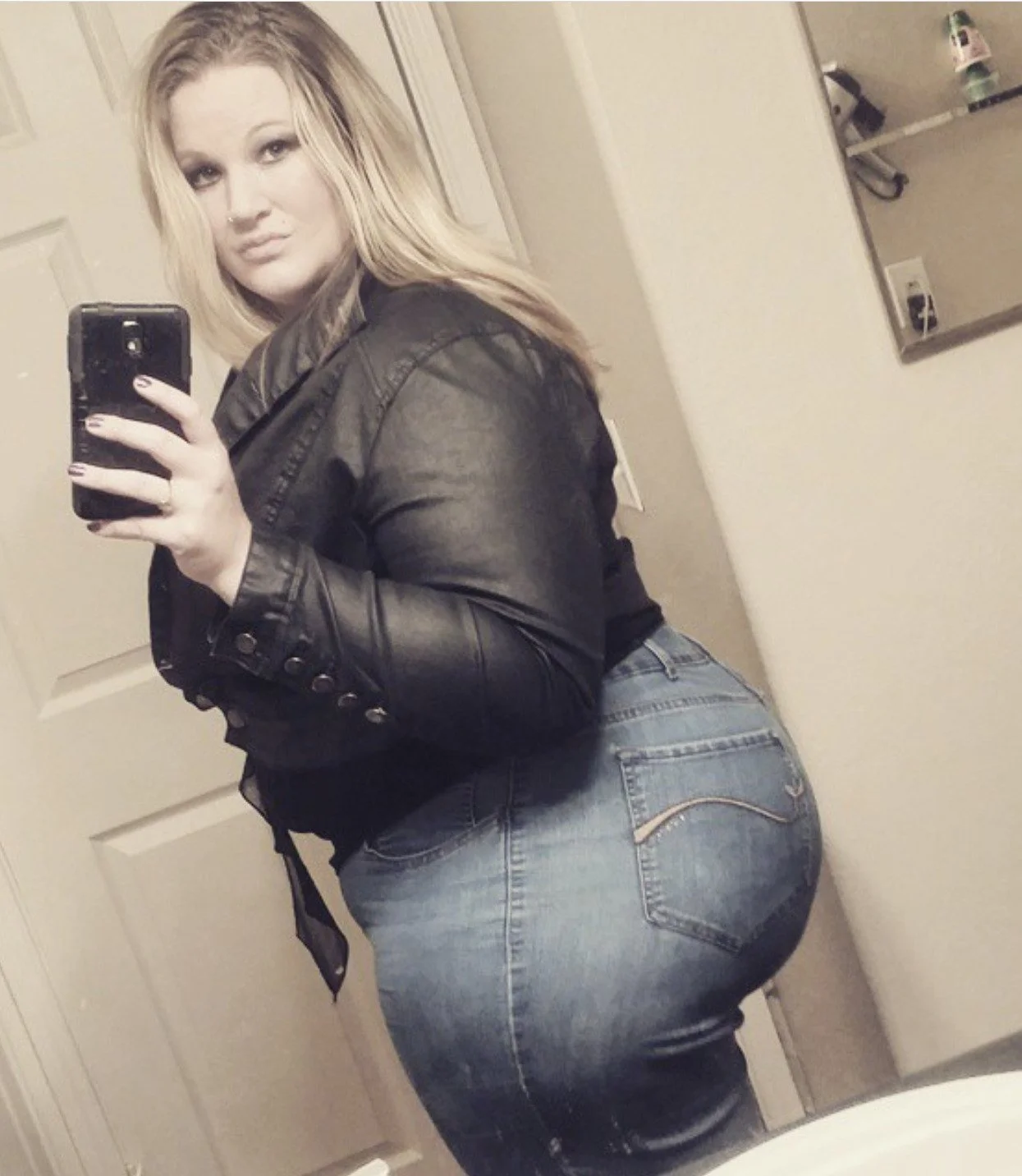 Bootyinjeans image 21