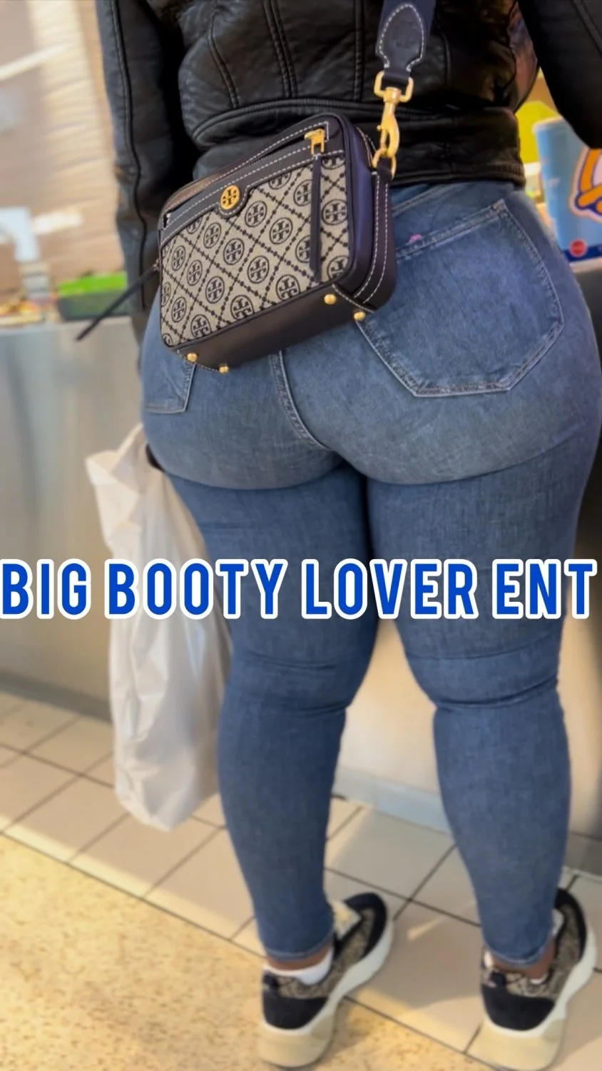Bootyinjeans image 28